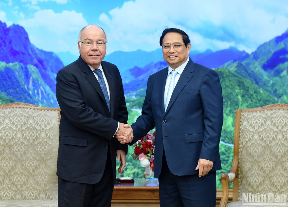 Thủ tướng Phạm Minh Chính tiếp Bộ trưởng Ngoại giao Brazil Mauro Vieira. (Ảnh: TRẦN HẢI)