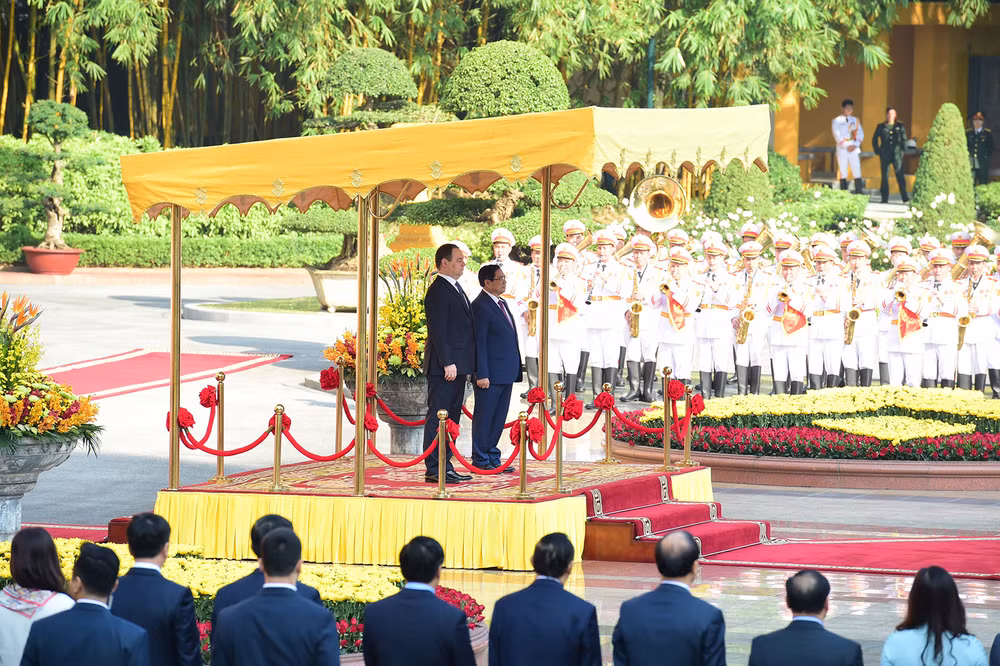 [Ảnh] Thủ tướng Phạm Minh Chính chủ trì Lễ đón Thủ tướng Cộng hòa Belarus Roman Golovchenko ảnh 3