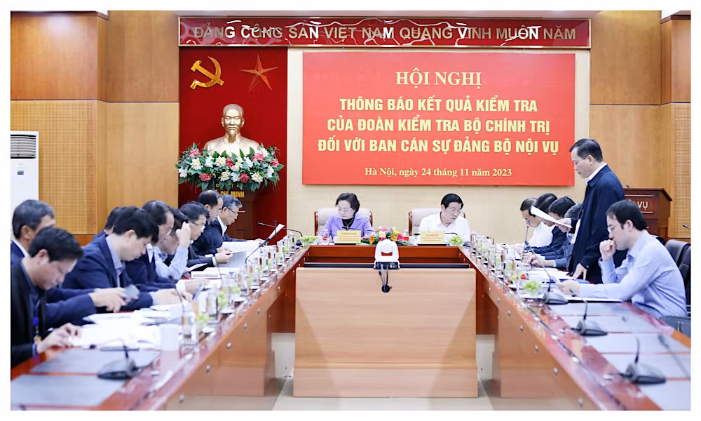 Quang cảnh buổi làm việc.