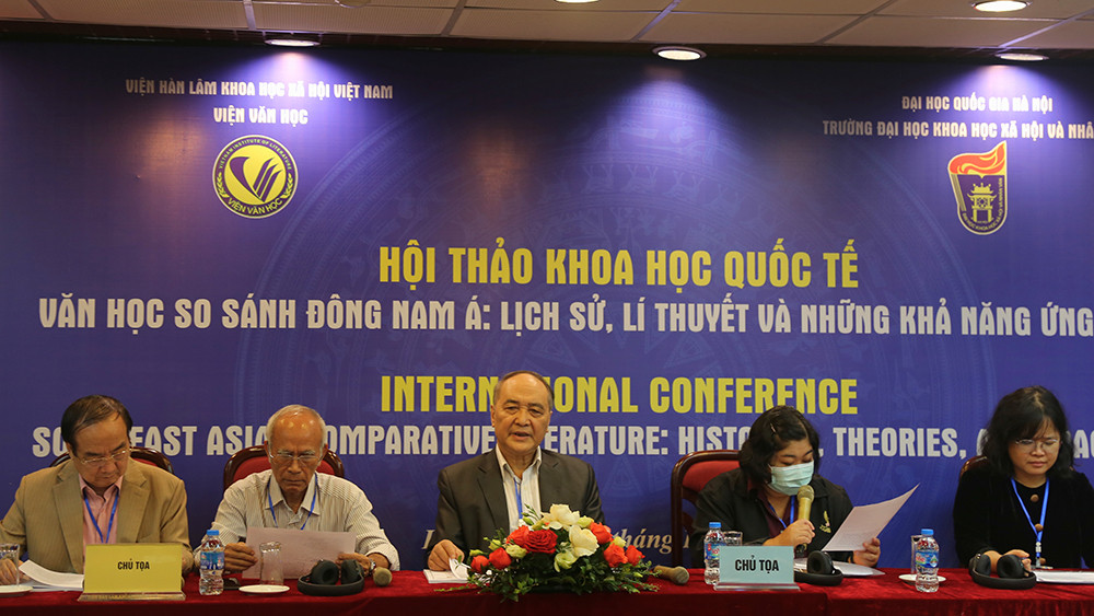 Ban tổ chức điều hành các phiên thảo luận tại hội thảo. (Ảnh: Hải Đăng)