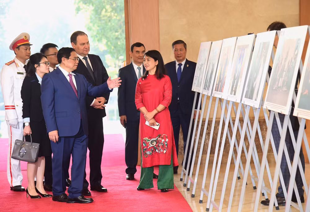 [Ảnh] Thủ tướng Phạm Minh Chính chủ trì Lễ đón Thủ tướng Cộng hòa Belarus Roman Golovchenko ảnh 7