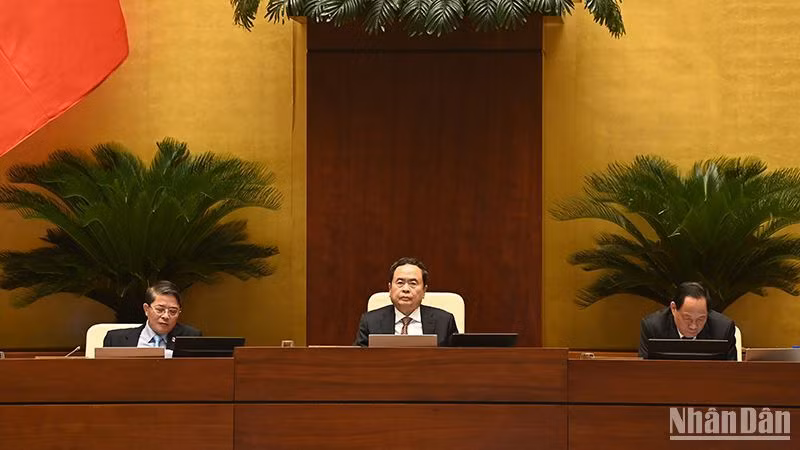 Chủ tịch Quốc hội Trần Thanh Mẫn và các Phó Chủ tịch Quốc hội tại phiên họp. (Ảnh DUY LINH)