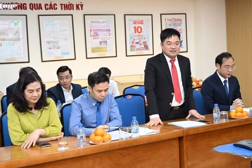 Tân Tổng Biên tập Báo Công thương Nguyễn Văn Minh phát biểu nhận nhiệm vụ.