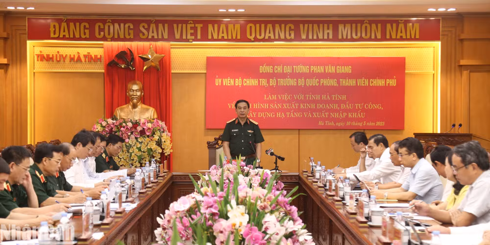 Quang cảnh buổi làm việc.
