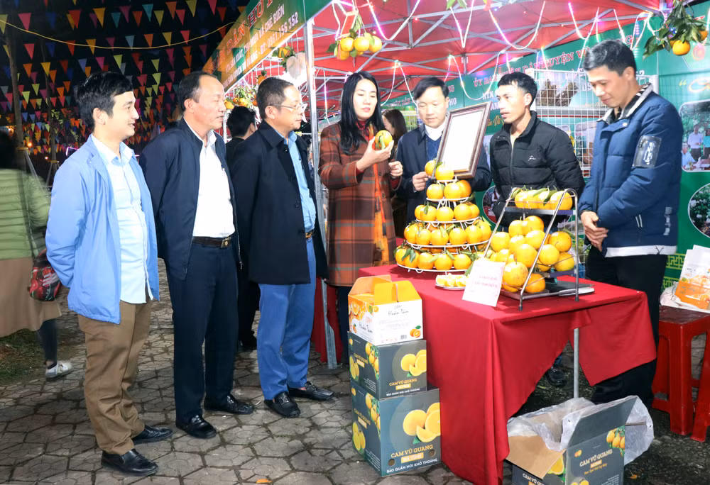 Hơn 100 gian hàng OCOP tham gia Lễ hội cam.