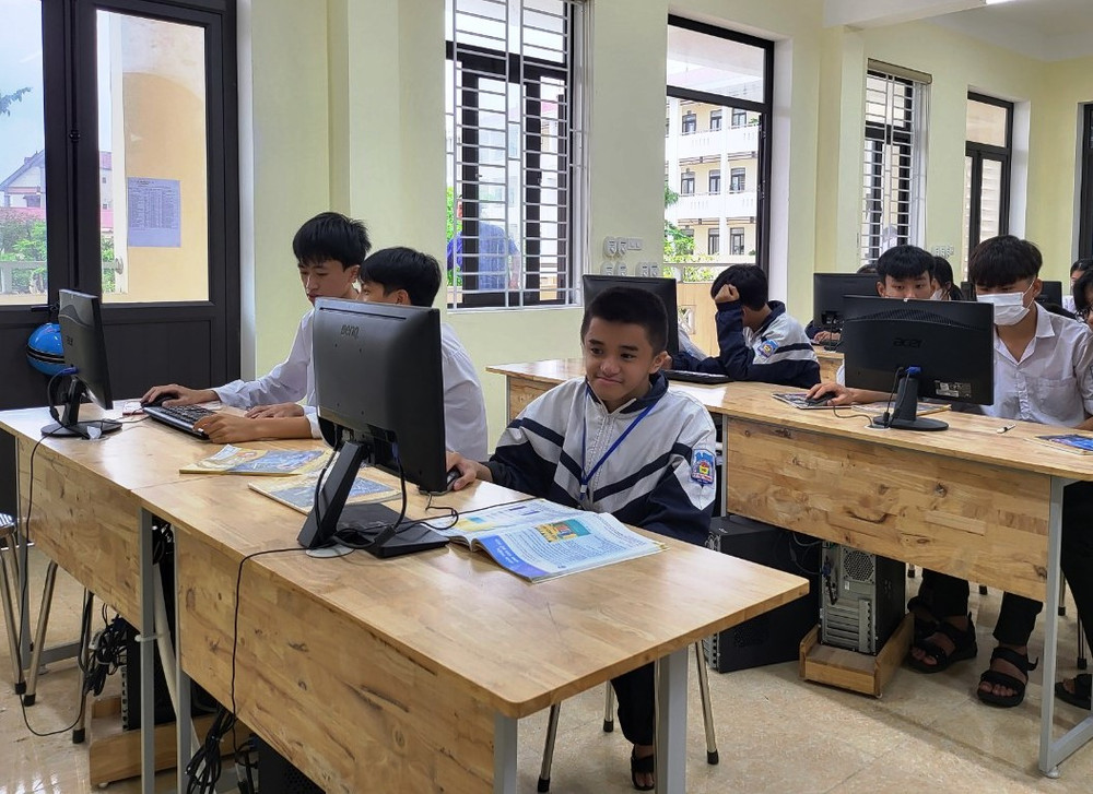 Niềm say mê môn tin học là động lực giúp Nguyễn Thanh Quang nỗ lực vươn lên.