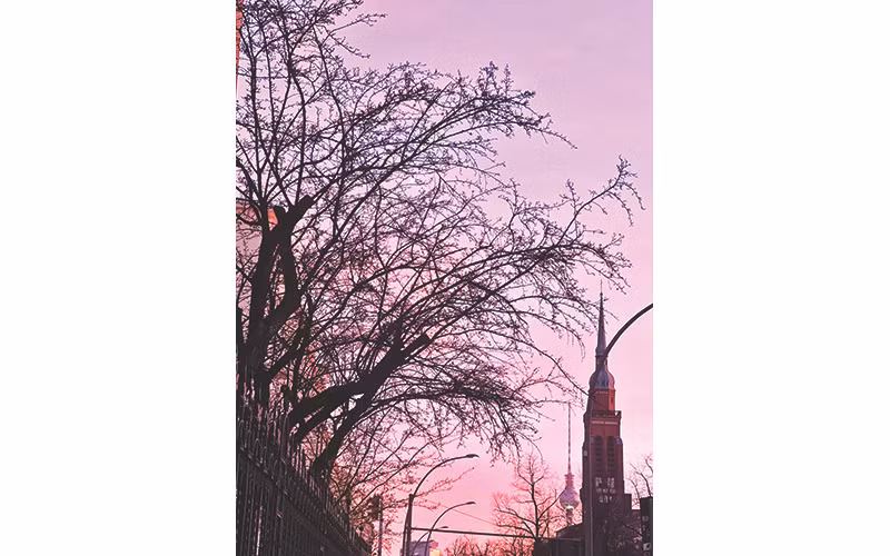Bầu trời tím hồng rực rỡ của Berlin.