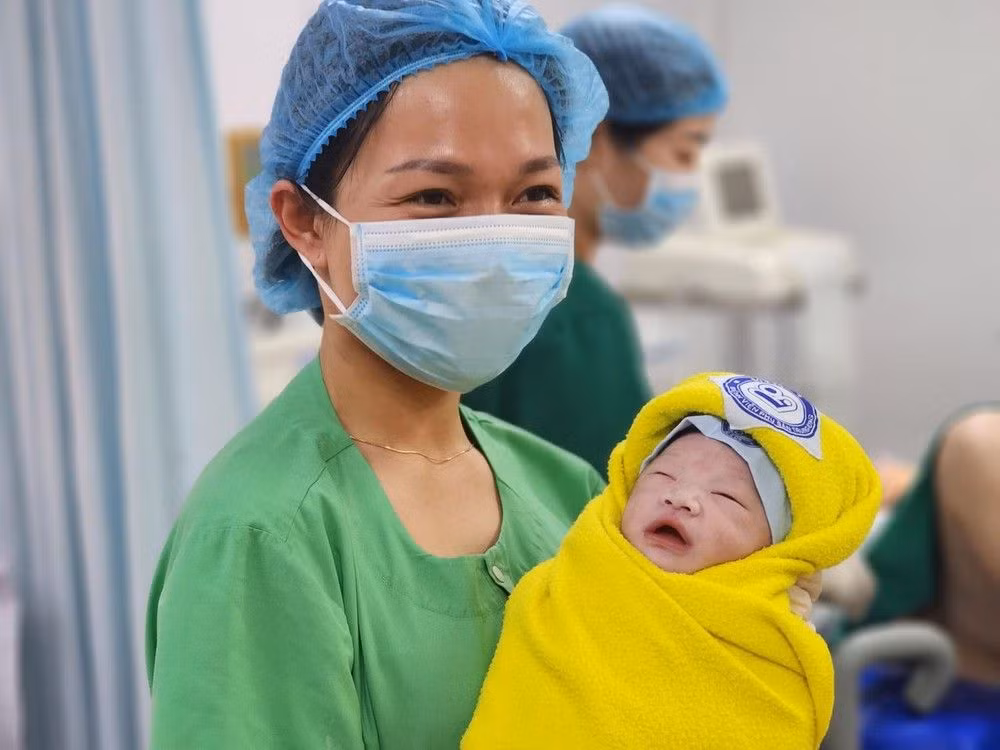 Công dân nhí chào đời ngày đầu năm mới Quý Mão. Ảnh: TTXVN