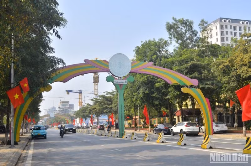 Các tuyến đường trên địa bàn thành phố Thái Bình được chỉnh trang đón chào năm mới.