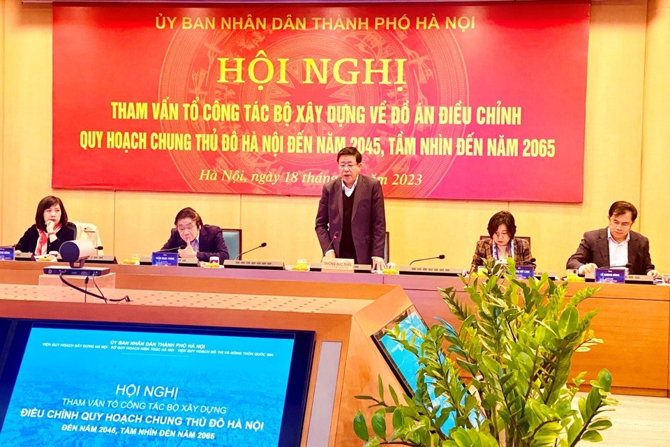 Phó Chủ tịch Ủy ban nhân dân thành phố Hà Nội Dương Đức Tuấn phát biểu tại hội nghị.