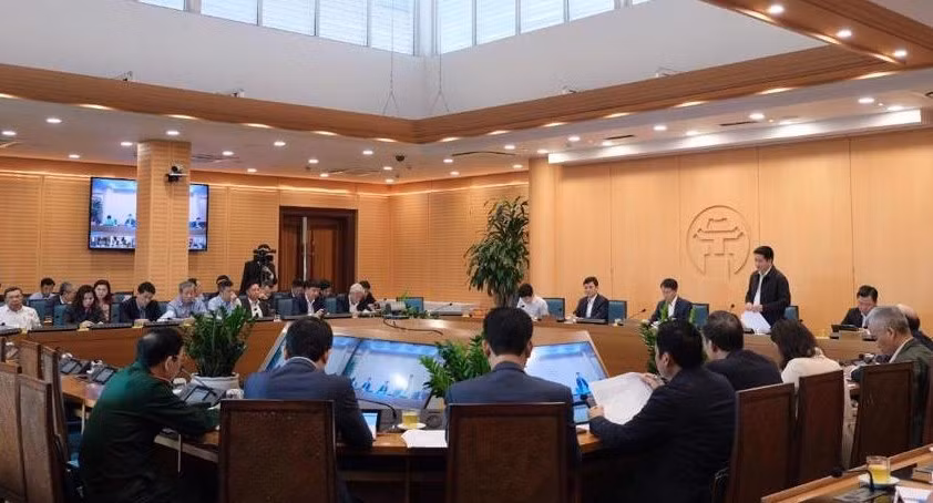 Các đại biểu tham dự hội nghị tại điểm cầu Trụ sở Ủy ban nhân dân thành phố. 
