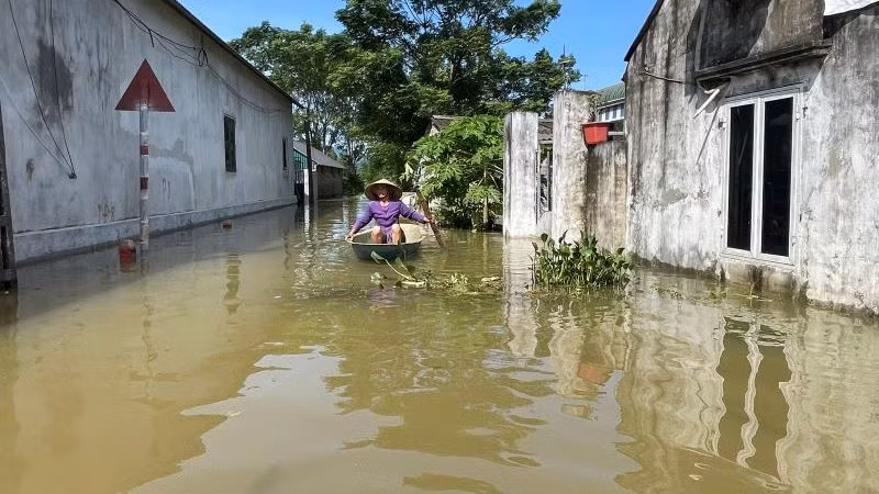 Lũ rừng ngang gây ngập úng nghiêm trọng, kéo dài xảy ra cuối tháng 7/2024 tại Hà Nội. 