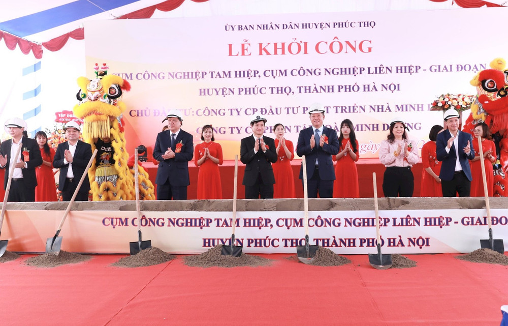 Các đại biểu khởi công dự án. 