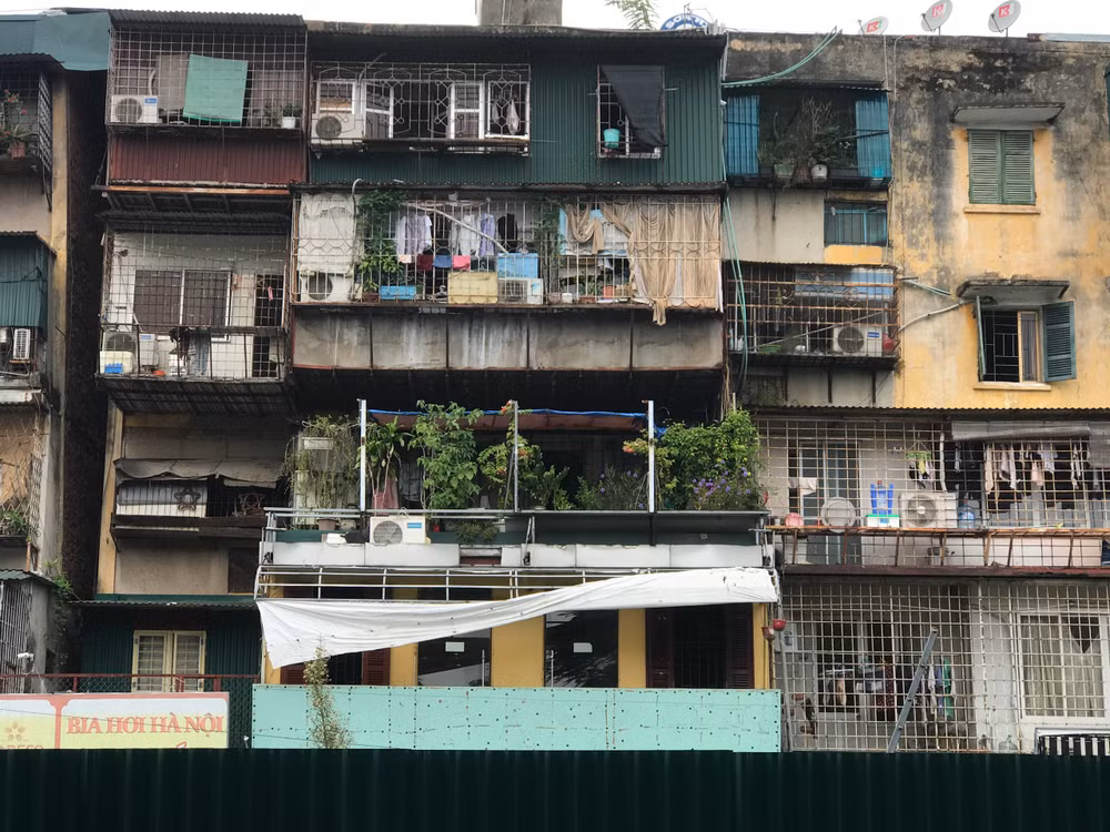Chung cư cũ nguy hiểm cấp độ D tại Hà Nội.