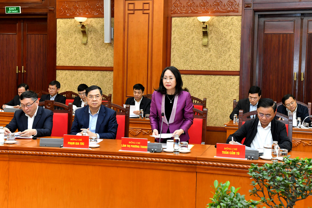 Đồng chí Lâm Thị Phương Thanh, Ủy viên Trung ương Đảng, Phó Chánh Văn phòng Thường trực Văn phòng Trung ương Đảng phát biểu tại phiên họp. Đồng chí Lâm Thị Phương Thanh, Ủy viên Trung ương Đảng, Phó Chánh Văn phòng Thường trực Văn phòng Trung ương Đảng phát biểu tại phiên họp.