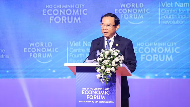 Đồng chí Nguyễn Văn Nên, Ủy viên Bộ Chính trị, Bí thư Thành ủy Thành phố Hồ Chí Minh phát biểu ý kiến khai mạc Diễn đàn.