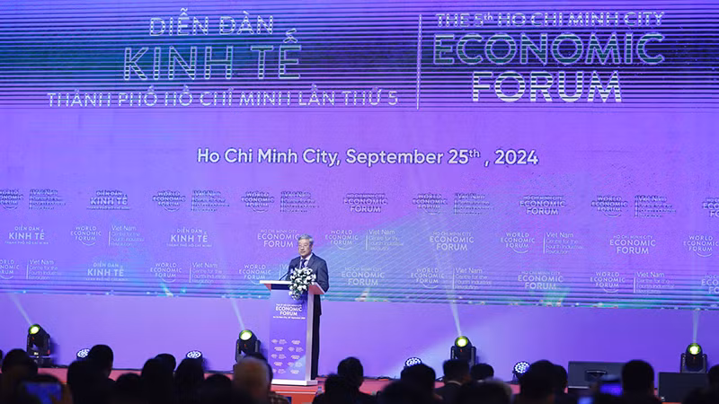 Ông Phạm Bình An - Phó Viện trưởng Viện Nghiên cứu phát triển Thành phố Hồ Chí Minh phát biểu tại Diễn đàn.