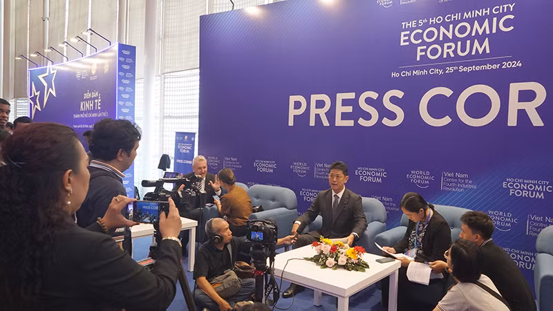 Đông đảo báo chí trong và ngoài nước tác nghiệp tại Diễn đàn Kinh tế Thành phố Hồ Chí Minh lần thứ 5.