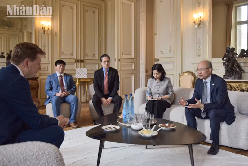 Ông François Xavier Lauch, Tỉnh trưởng tỉnh Hérault, đánh giá cao những đóng góp của cộng đồng người Việt cho sự phát triển kinh tế của địa phương. (Ảnh: MINH DUY)