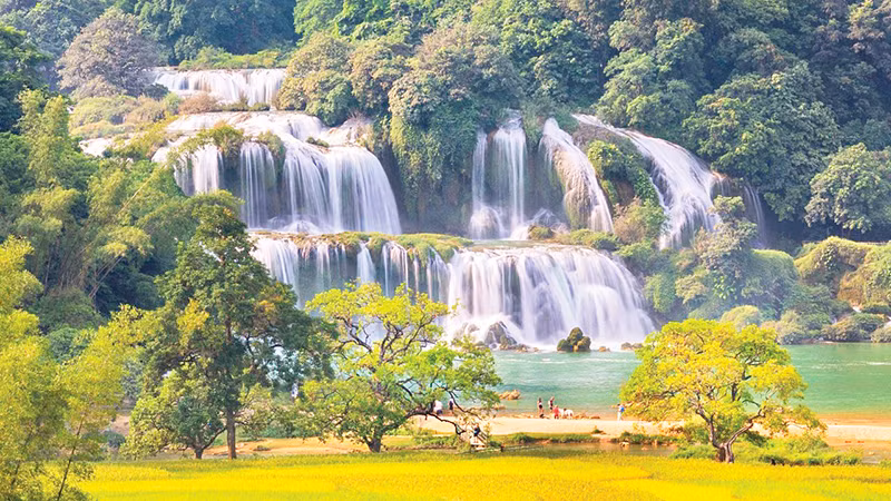 Thác Bản Giốc mộng mơ, thơ mộng. (Ảnh Hiệp Đình Yến)