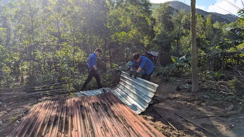 Chung tay xóa nhà tạm, nhà dột nát.