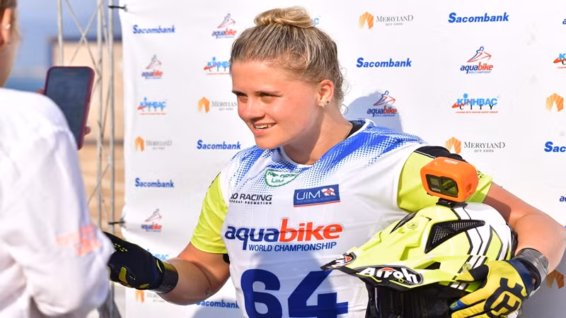 Vận động viên Jasmiin Ypraus (Etionia) xuất sắc giành giải nhất hạng mục Ski Ladies.