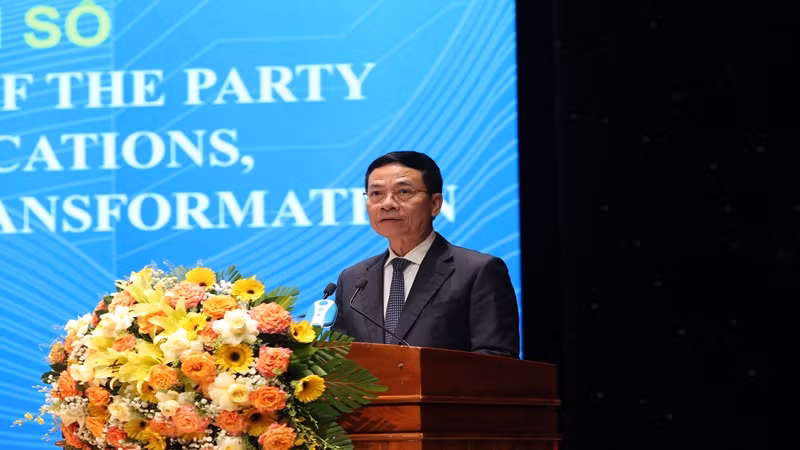 Bộ trưởng Thông tin và Truyền thông Nguyễn Mạnh Hùng phát biểu tại hội nghị.