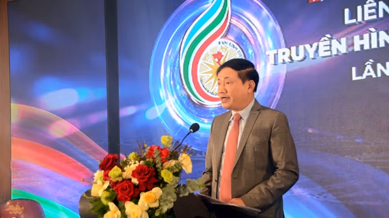 Chủ tịch Ủy ban nhân dân tỉnh Bình Định Phạm Anh Tuấn phát biểu tại liên hoan.