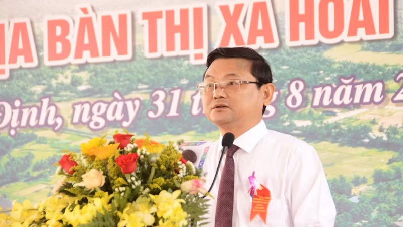 Phó Chủ tịch Ủy ban nhân dân tỉnh Bình Định Nguyễn Tự Công Hoàng phát biểu tại buổi lễ.