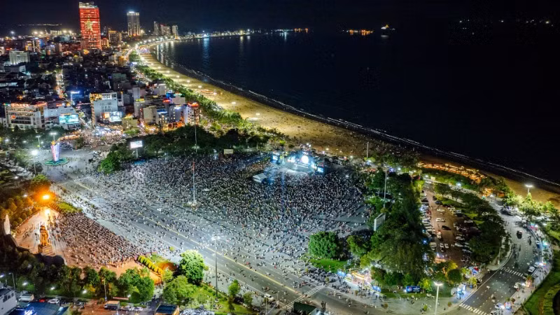 Phố đêm Quy Nhơn.