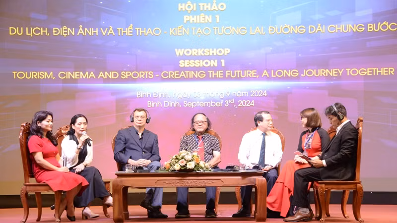 Các chuyên gia thảo luận phiên 1 tại hội thảo.