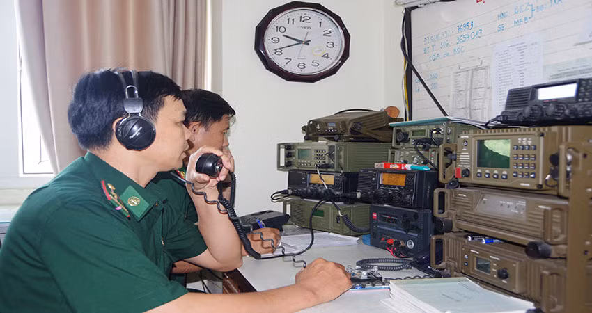 Bộ đội Biên phòng tỉnh Bình Định kêu gọi tàu, thuyền vào nơi tránh trú an toàn.