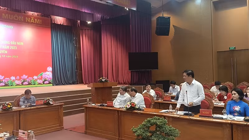 Đại biểu Thành ủy Đà Nẵng phát biểu ý kiến tại hội nghị.