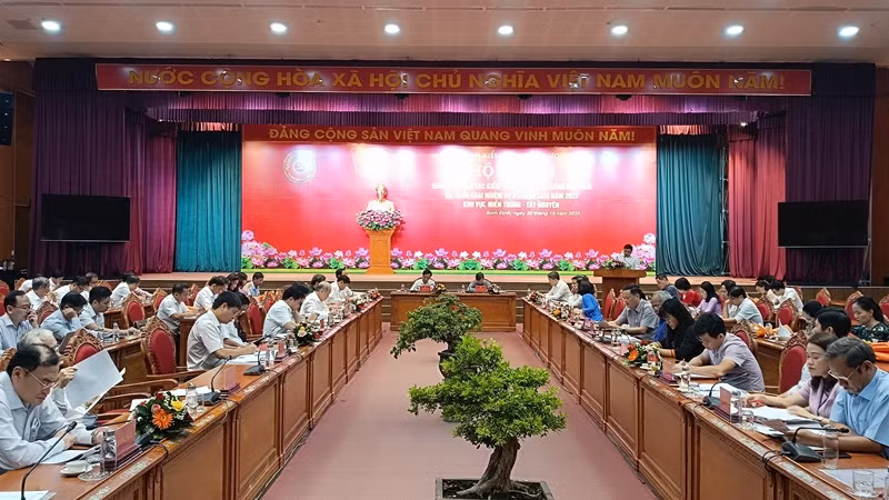 Toàn cảnh hội nghị.