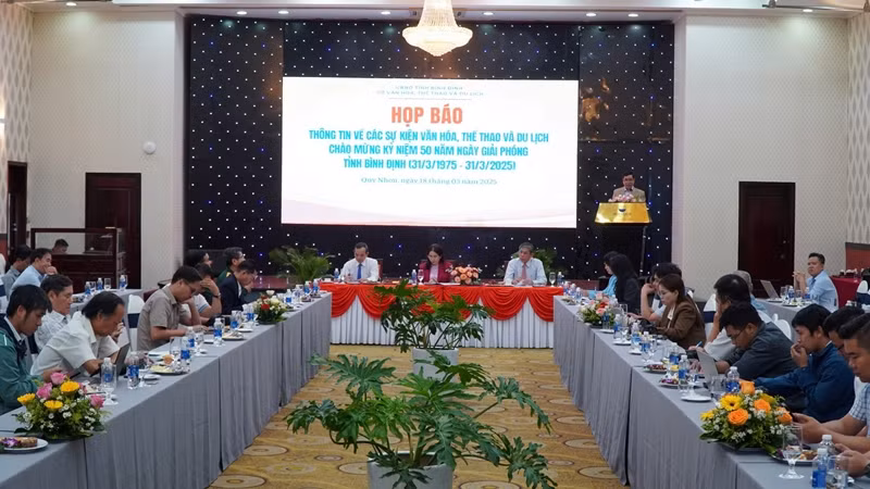 Quang cảnh buổi họp báo.