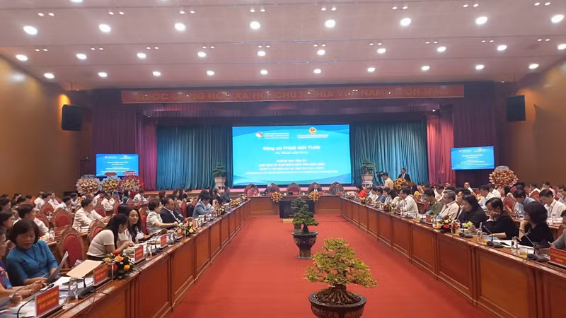 Toàn cảnh hội nghị.