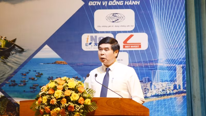 Đồng chí Lâm Hải Giang, Phó Chủ tịch Ủy ban nhân dân tỉnh Bình Định phát biểu tại hội thảo.