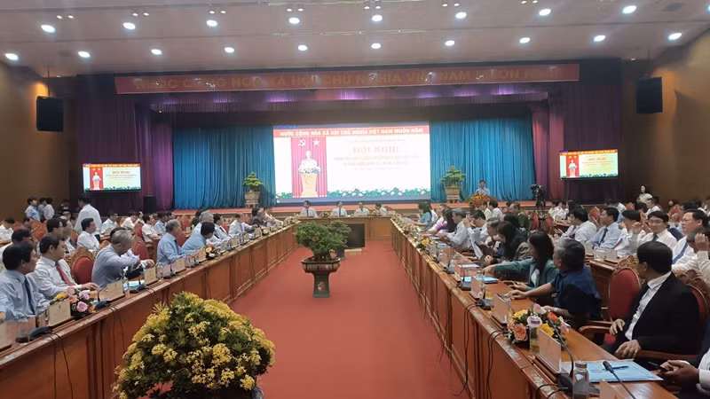 Toàn cảnh hội nghị.