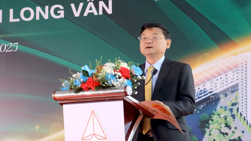 Phó Chủ tịch Ủy ban nhân dân tỉnh Bình Định Nguyễn Tự Công Hoàng phát biểu tại buổi lễ.