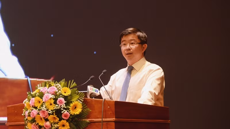 Thứ trưởng Bộ Thông tin và Truyền thông Bùi Hoàng Phương phát biểu tại hội nghị.