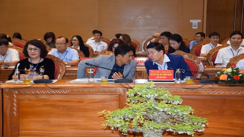 Các đại biểu tham dự hội nghị.