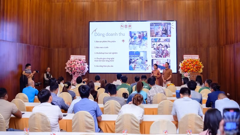 Toàn cảnh khuôn khổ diễn đàn.