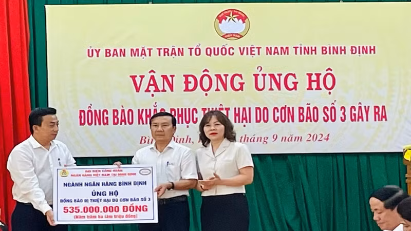 Ủy ban Mặt trận Tổ quốc Việt Nam tỉnh Bình Định vận động ủng hộ đồng bào bị thiệt hại do mưa lũ gây ra.
