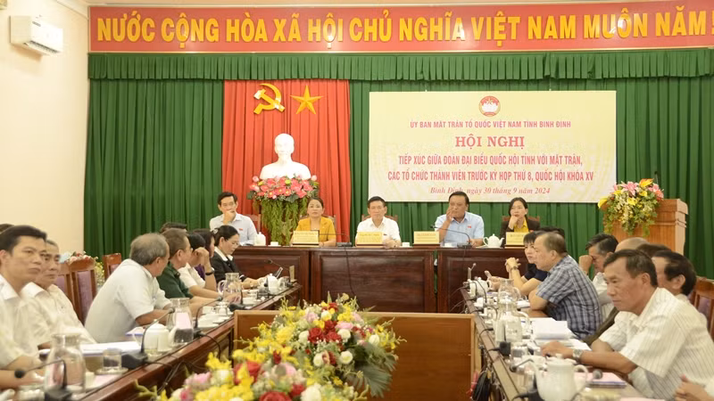 Quang cảnh buổi tiếp xúc cử tri tại thành phố Quy Nhơn.