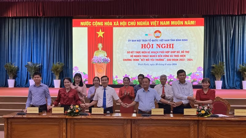 Ký kết kế hoạch phối hợp giúp đỡ hộ thoát nghèo bền vững giai đoạn 2024-2029.