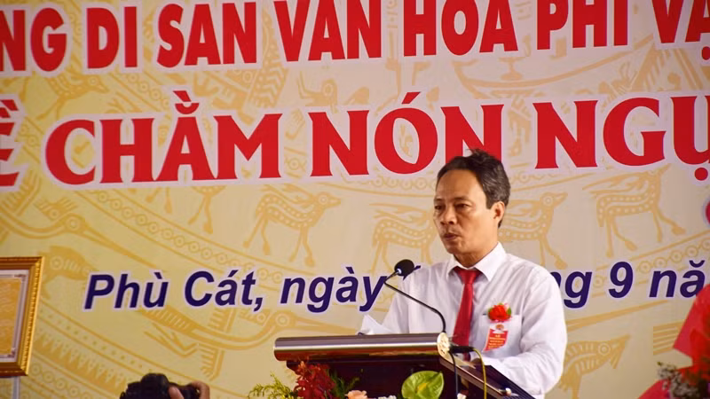 Đồng chí Nguyễn Văn Hưng, Chủ tịch Ủy ban nhân dân huyện Phù Cát phát biểu tại buổi lễ.