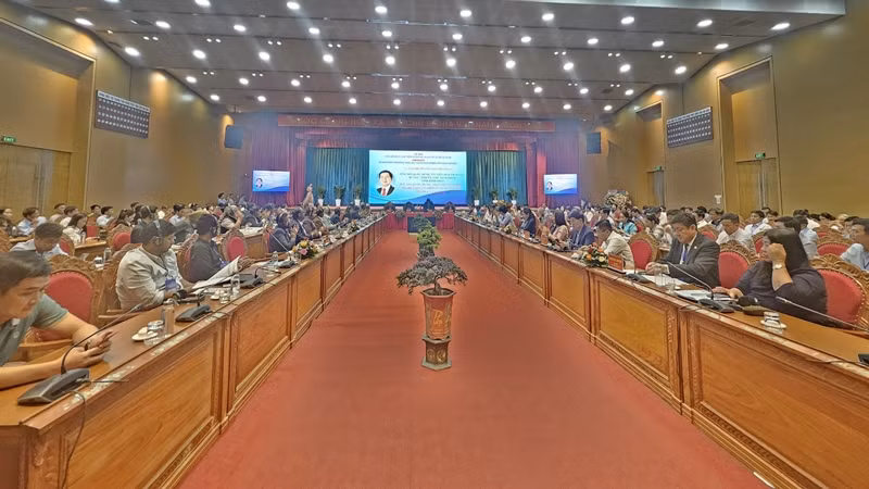 Toàn cảnh hội nghị.