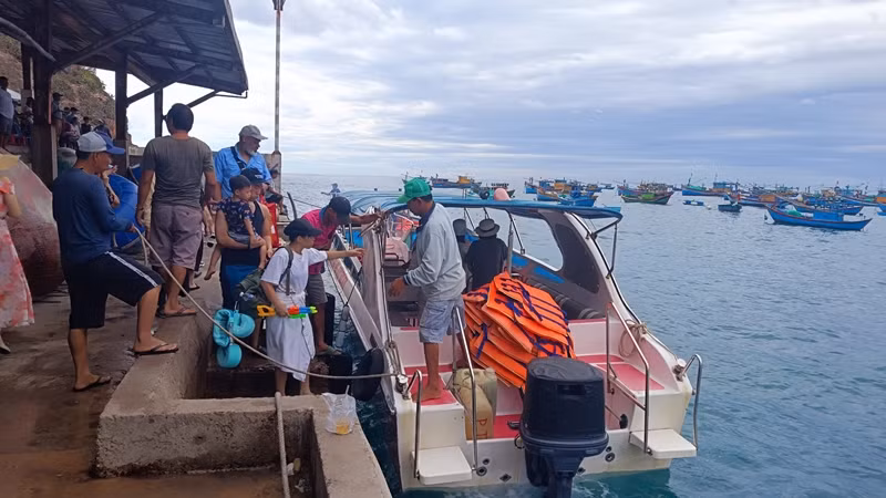 Đón khách ra biển Kỳ Co.