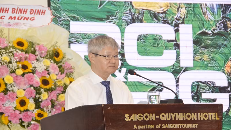 Phó Chủ tịch Liên đoàn Thương mại và Công nghiệp Việt Nam Võ Tân Thành phát biểu tại hội nghị.