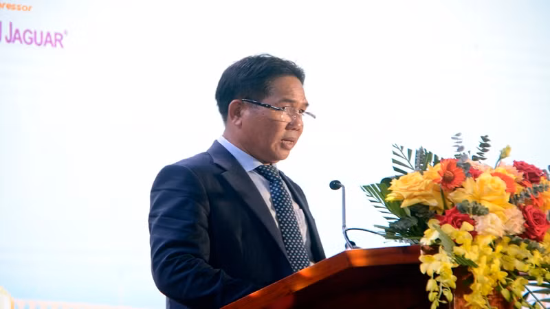 Ông Lê Minh Thiện, Chủ tịch Hiệp hội gỗ và lâm sản Bình Định phát biểu tại buổi lễ.